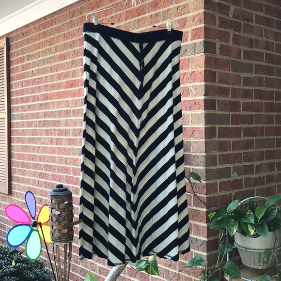 Old Navy Dresses & Skirts - ⭐️EUC Old Navy Maxi Skirt